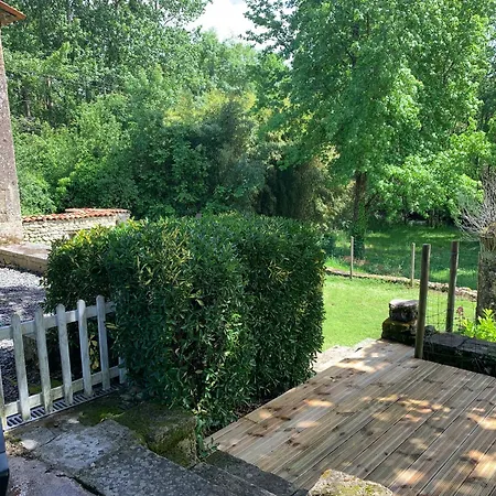 Maison Des Roses Saint-Savinien