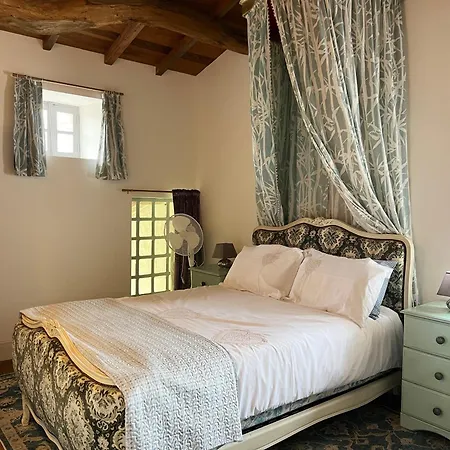 Maison Des Roses Hébergement de vacances Saint-Savinien